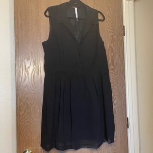 Kensie Sleeveless collared black dress.
